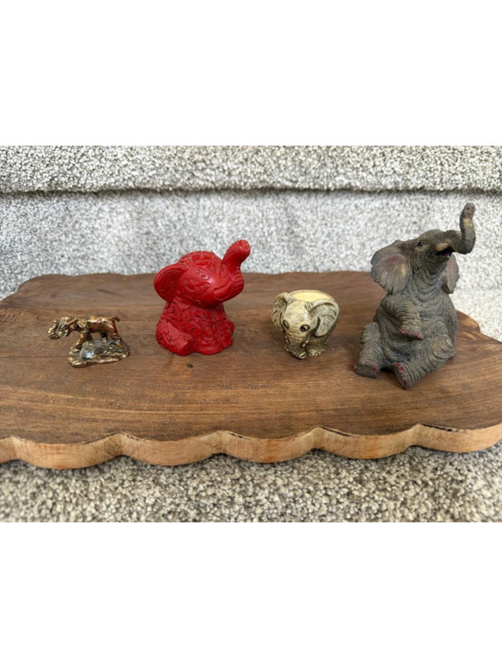 Set a four miscellaneous elephant figurines